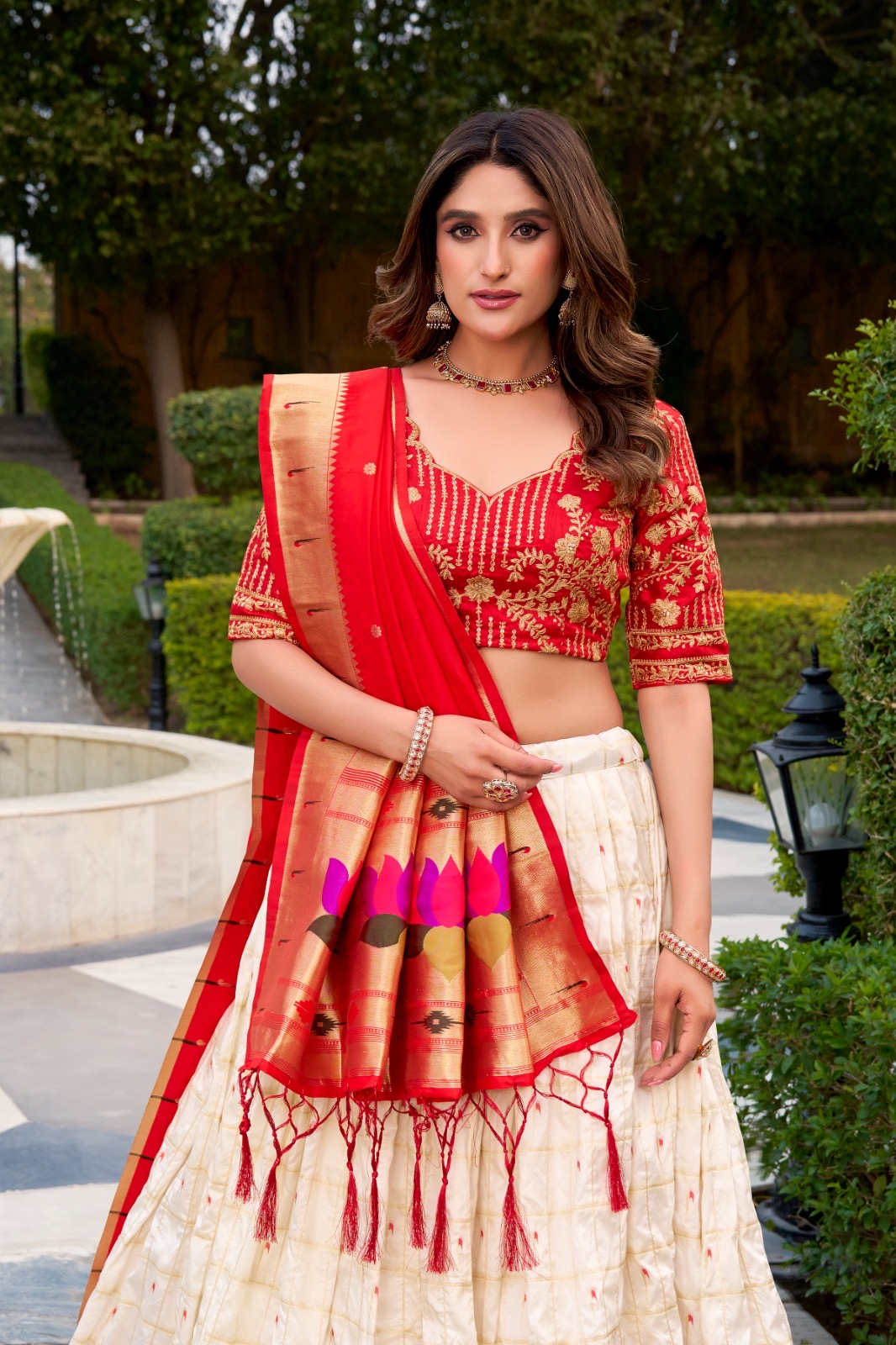 Lahenga Choli Set Silk Paithani - Image 4